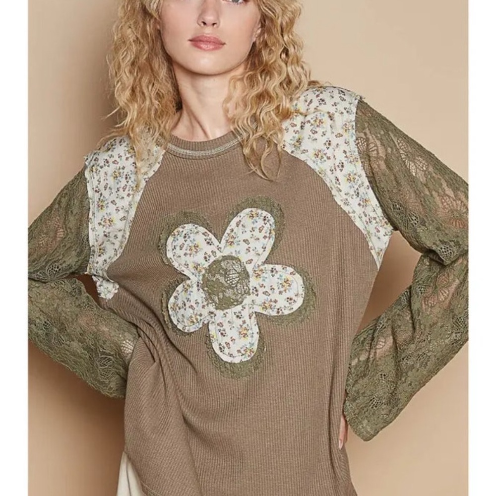 POL Olive Floral Lace Sleeve Top